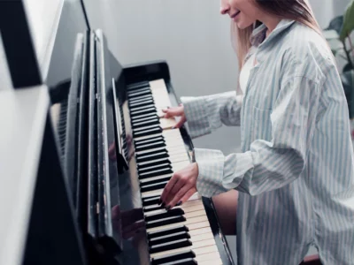 One of the fastest ways of learning piano is by following a structured program that guides the progress